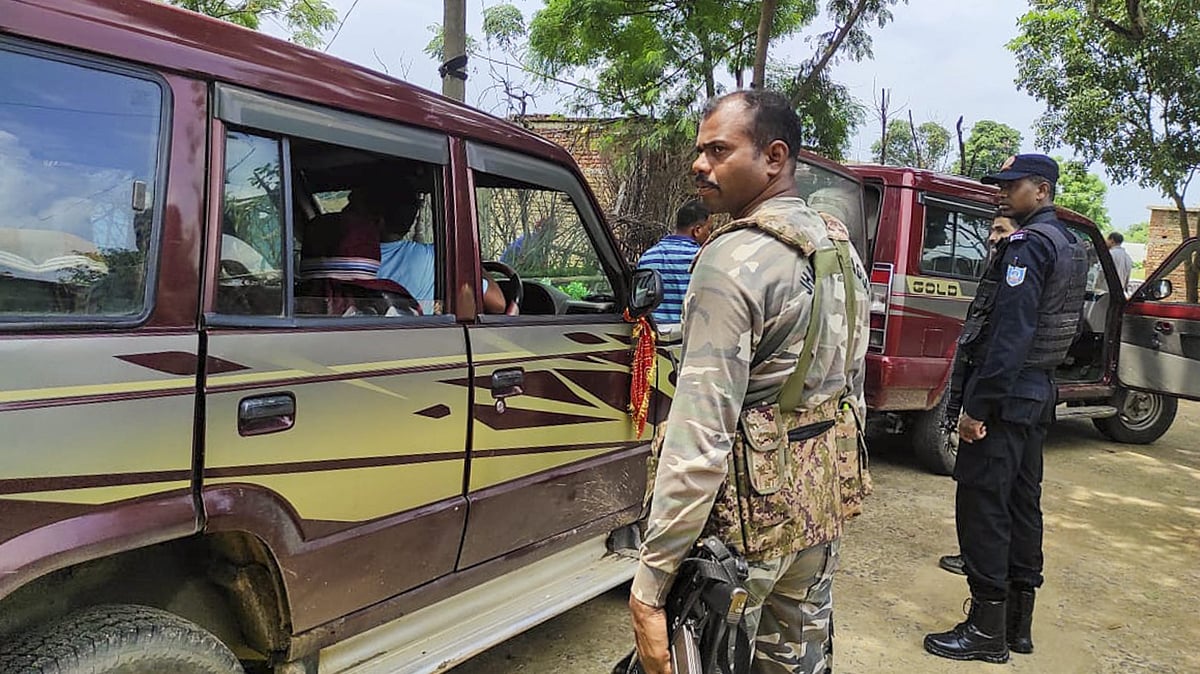 PTI : Gujarat: More Than 450 Illegal Immigrants Detained During Crackdown In Ahmedabad(representational Image)